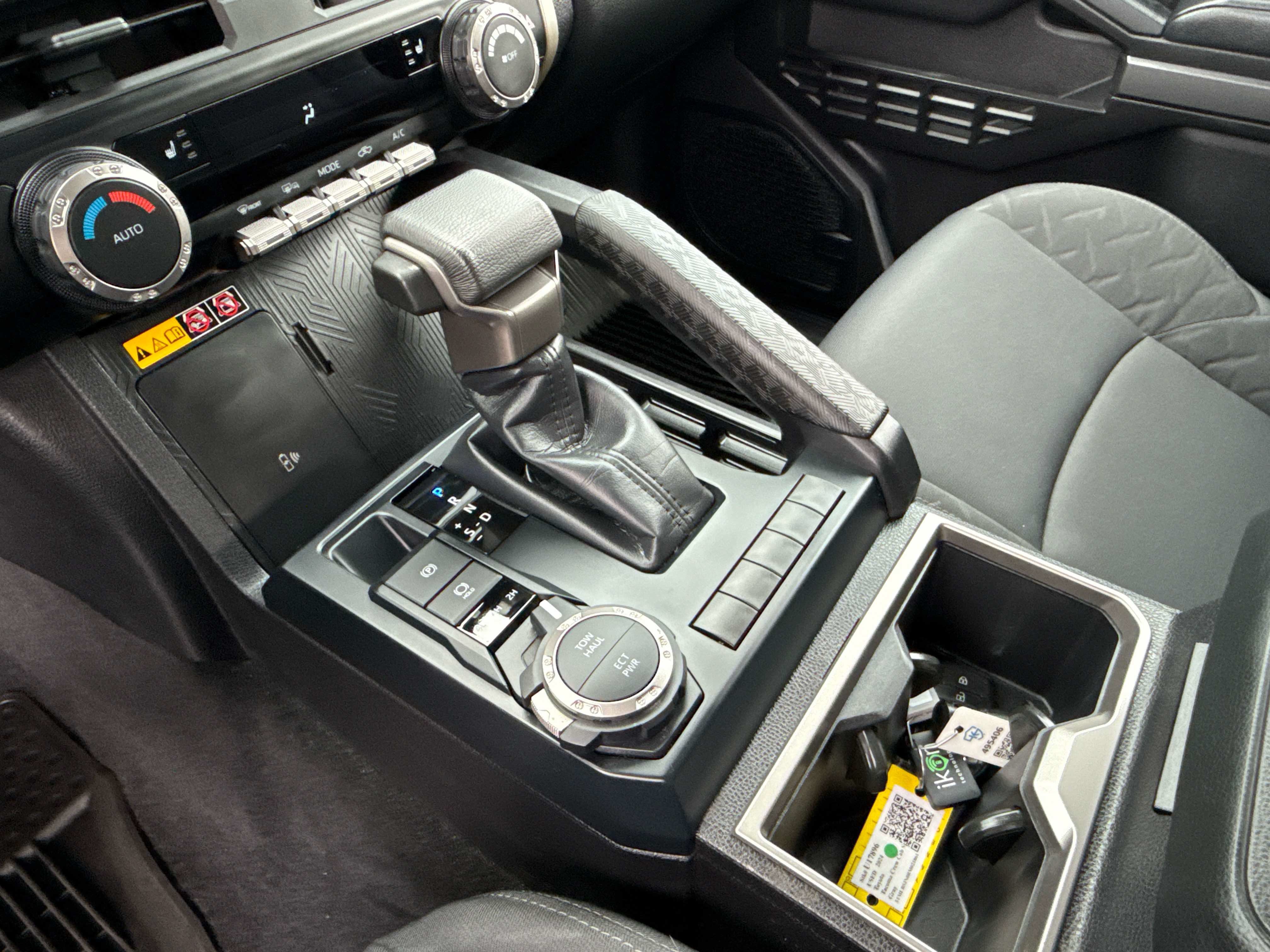 Used 2024 Toyota Tacoma SR5 AWD/4WD image 24