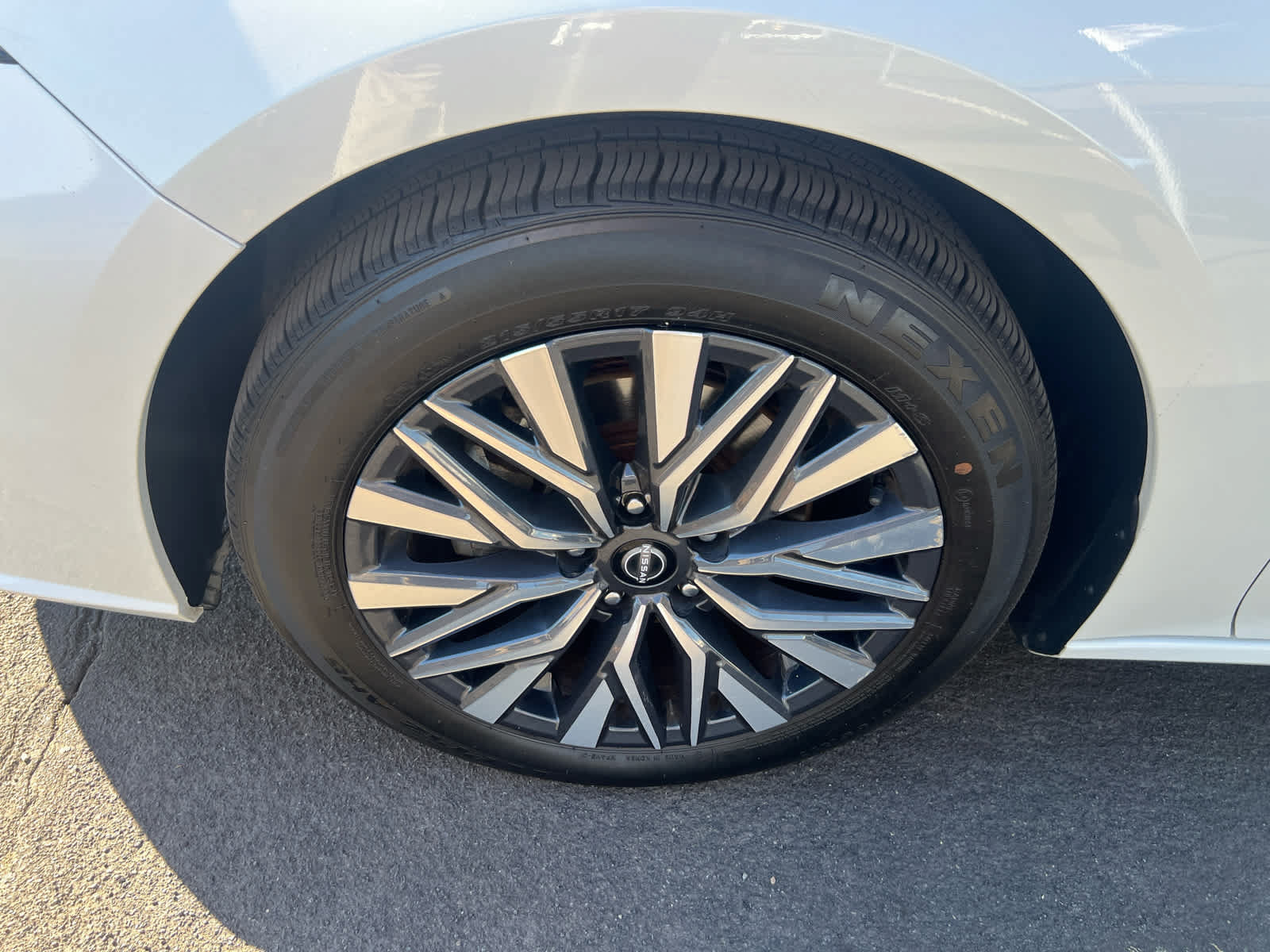 Used 2024 Nissan Altima 2.5 SV FWD image 6