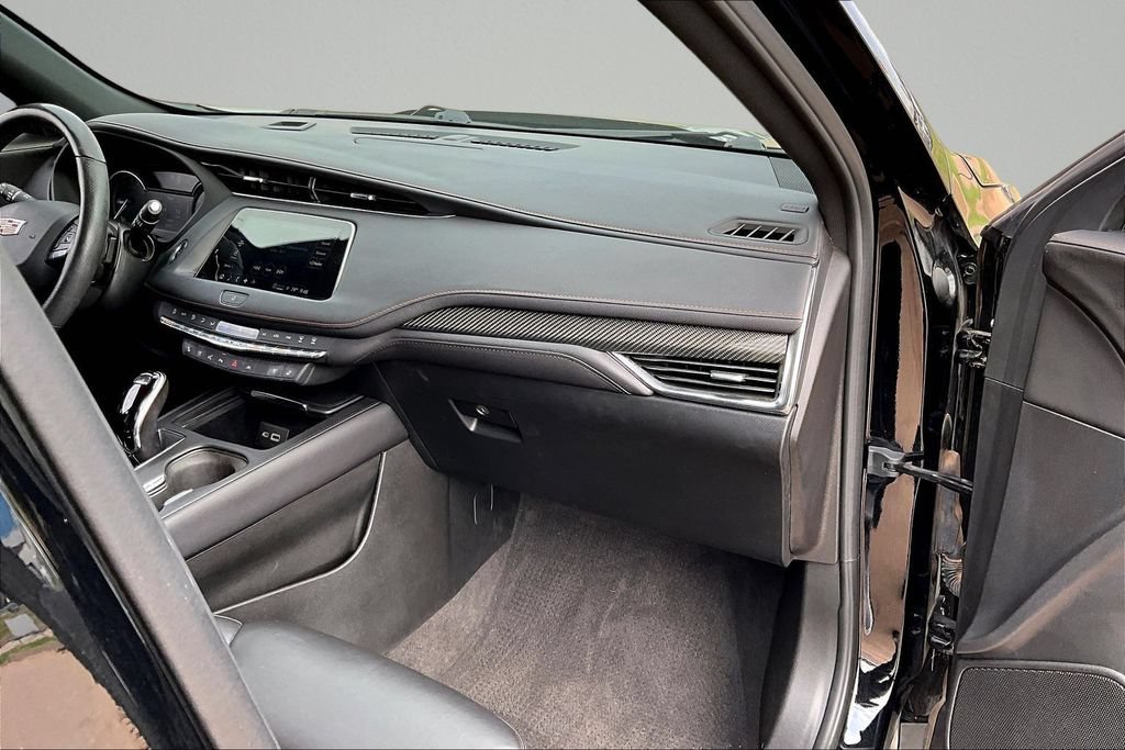 Used 2022 Cadillac XT4 Sport w/ Comfort Package FWD image 14
