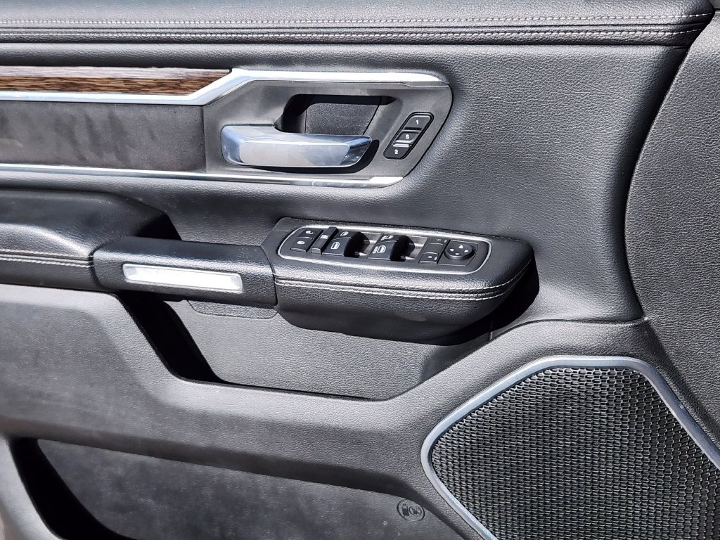 Used 2019 RAM 1500 Laramie AWD/4WD image 6