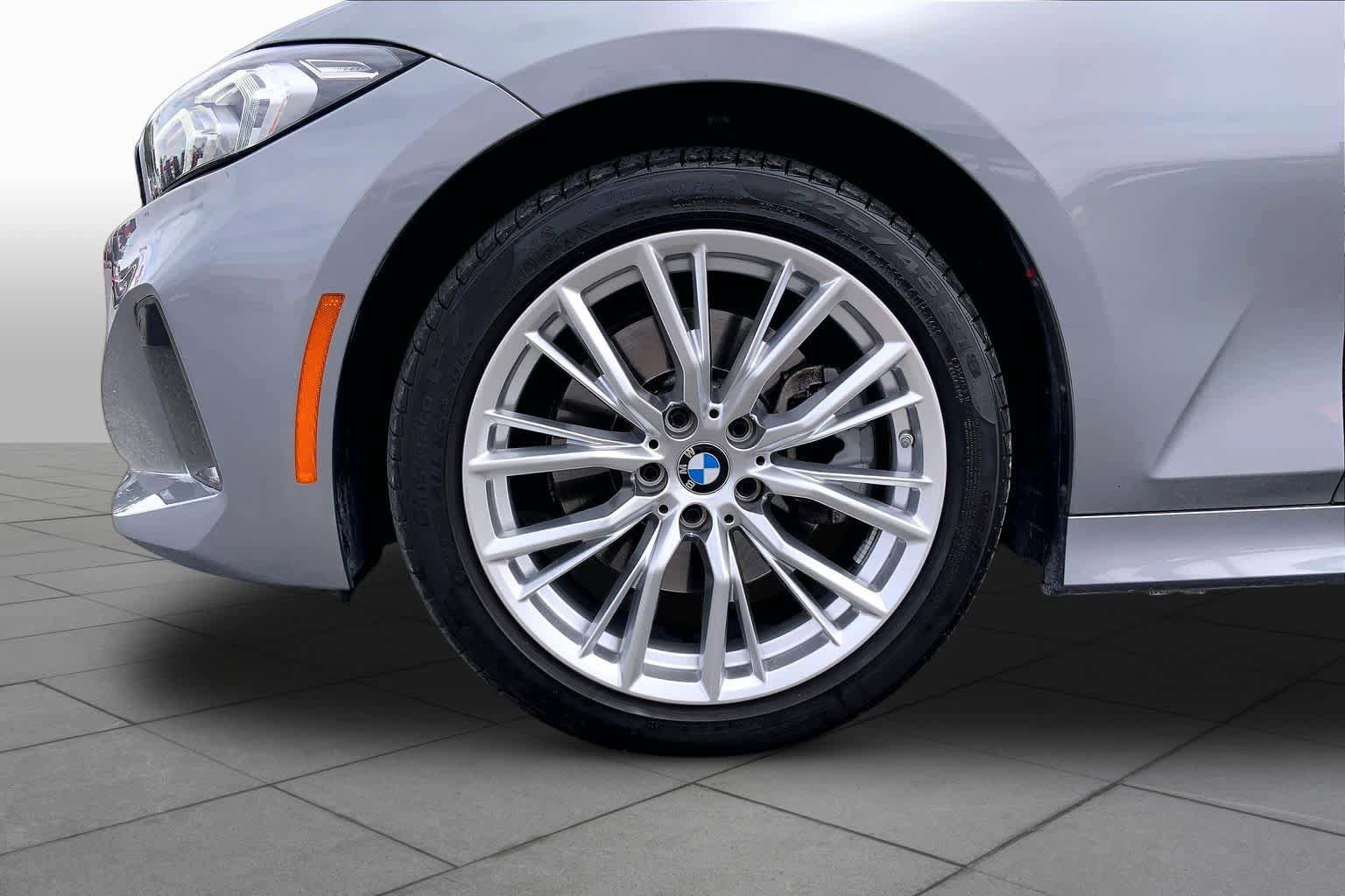 Used 2023 BMW 330i Sedan w/ Convenience Package RWD image 11