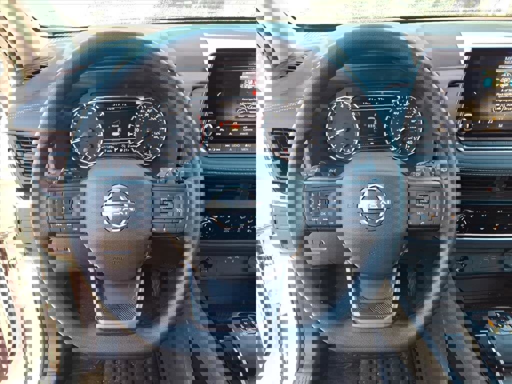 Used 2025 Nissan Rogue S image 19