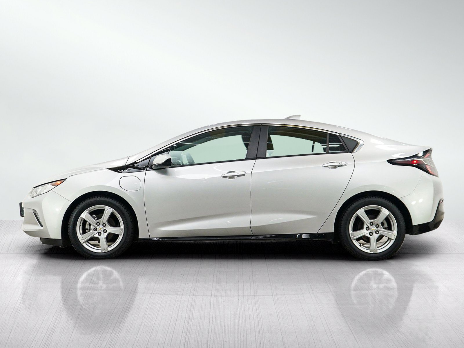 Used 2018 Chevrolet Volt LT w/ LT Driver Confidence Package FWD image 2
