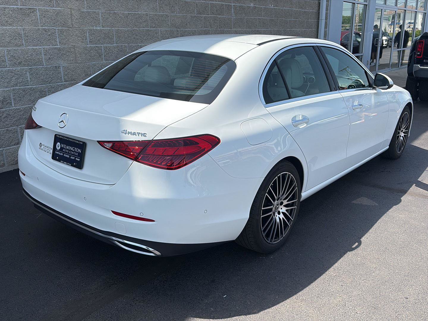 Used 2025 Mercedes-Benz C 300 4MATIC Sedan image 3