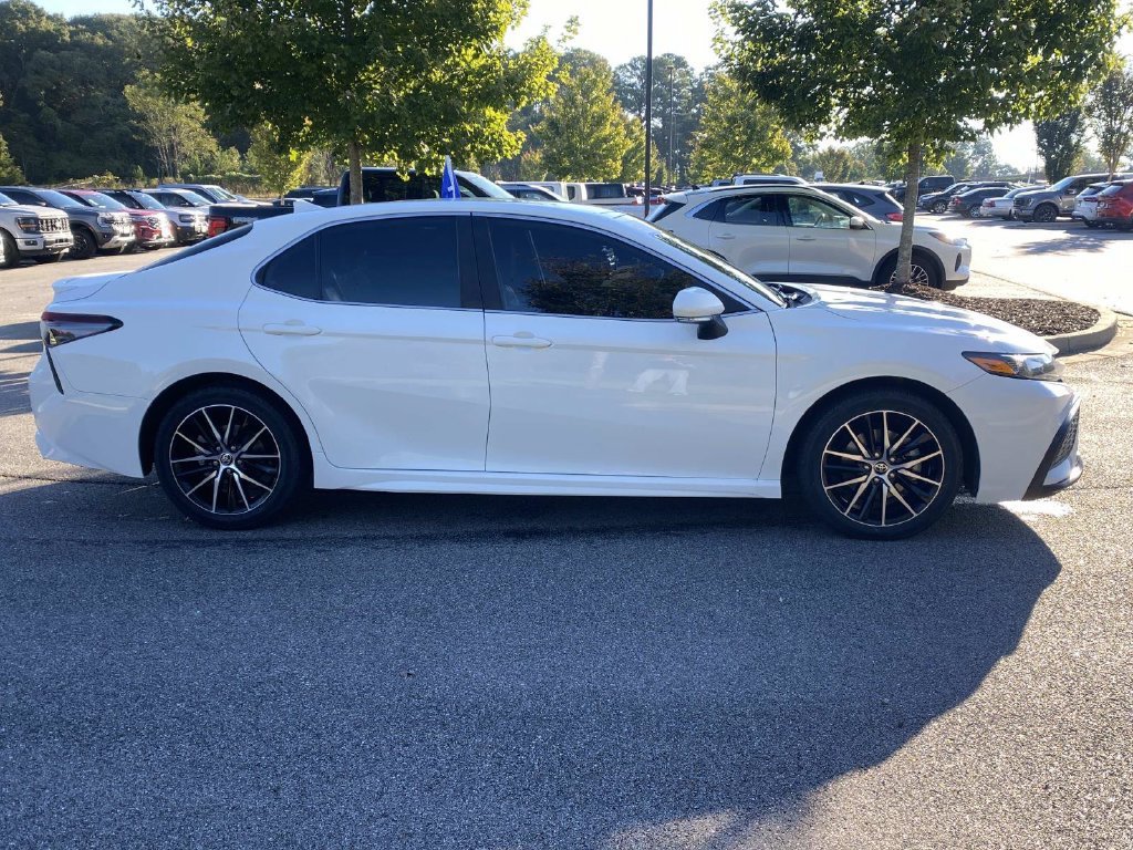 Used 2023 Toyota Camry SE FWD image 2