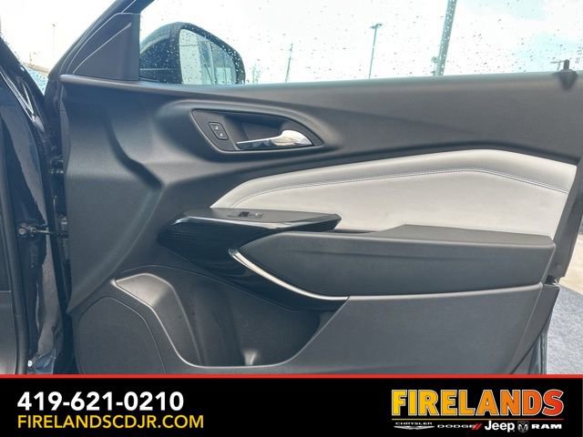 Used 2025 Chevrolet Trax LT w/ LT Convenience Package image 16