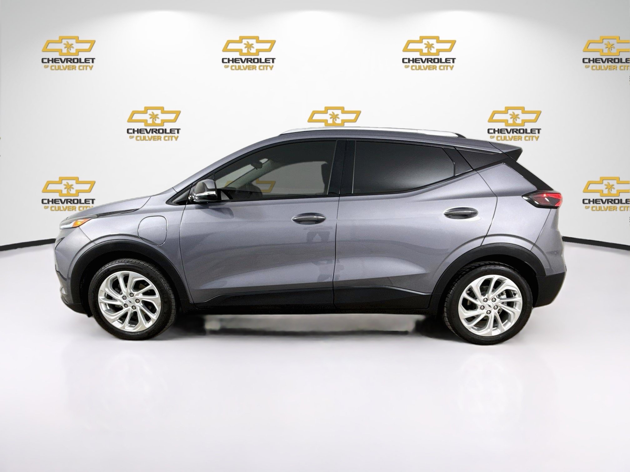 Used 2022 Chevrolet Bolt EUV LT w/ Comfort Package FWD image 5