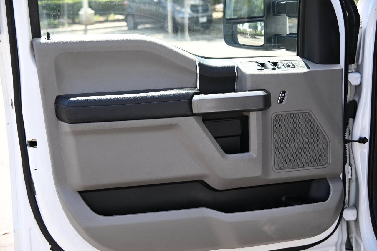 Used 2018 Ford F350 XLT w/ XLT Value Package RWD image 8