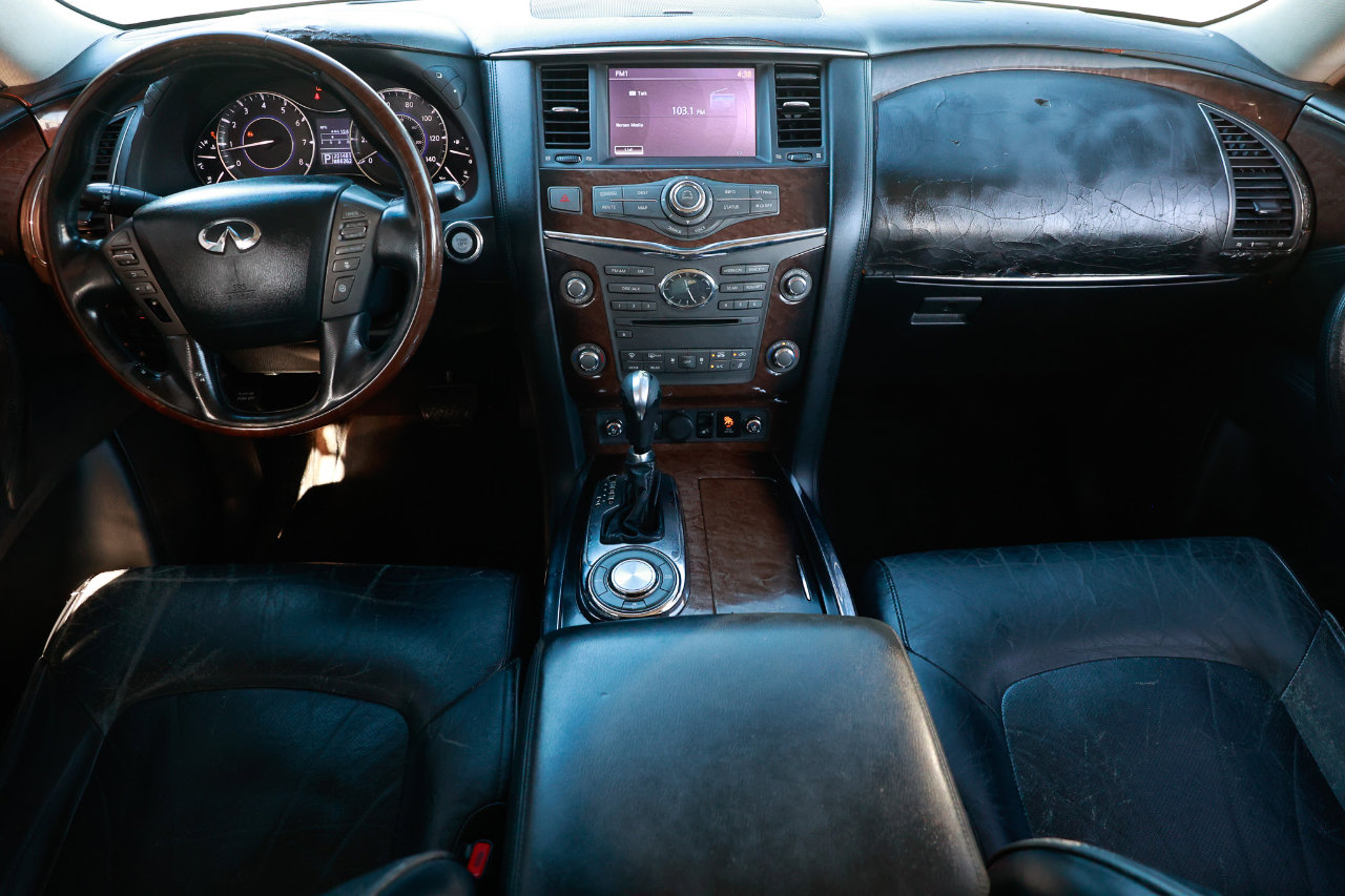 Used 2012 INFINITI QX56 2WD w/ Deluxe Touring Pkg image 2