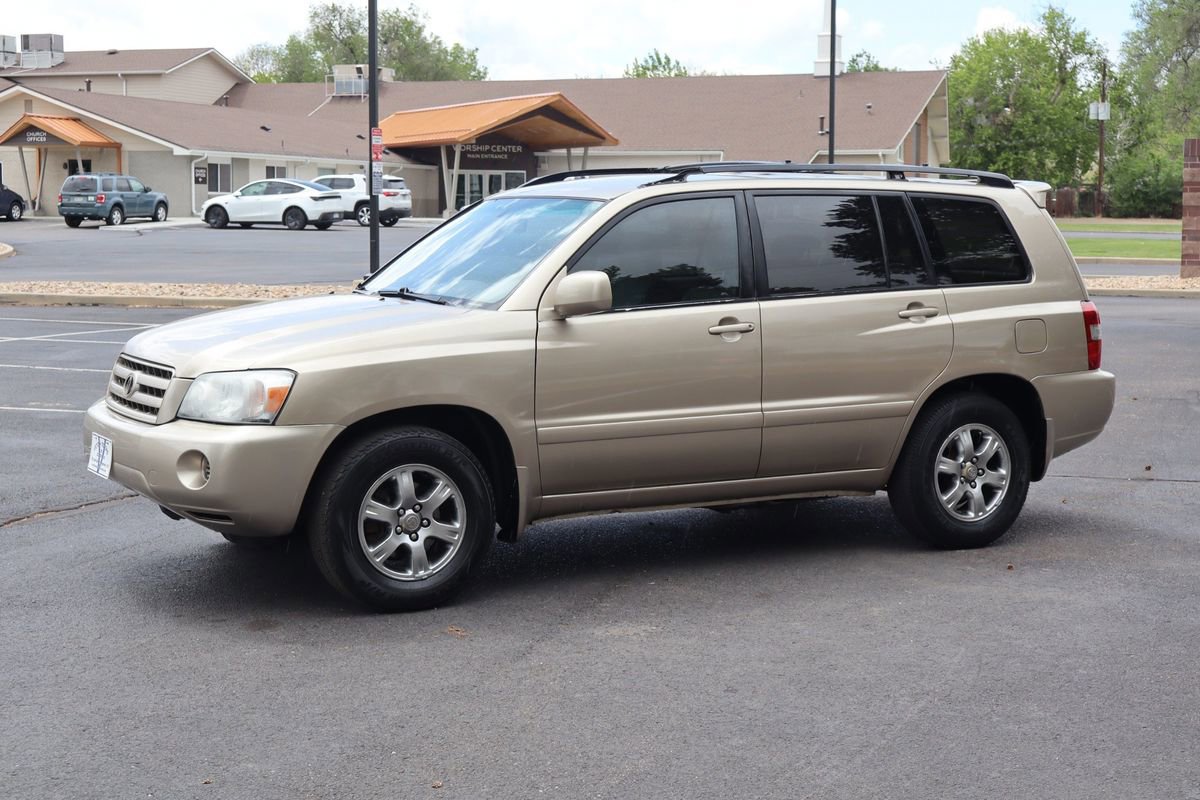 Used 2005 Toyota Highlander 2WD V6 w/ 3rd Row image 10