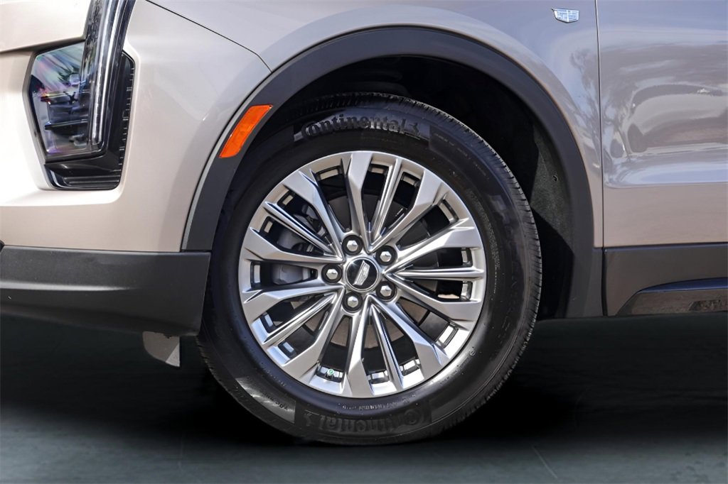 Used 2024 Cadillac XT4 Premium Luxury w/ Active Safety Package image 4