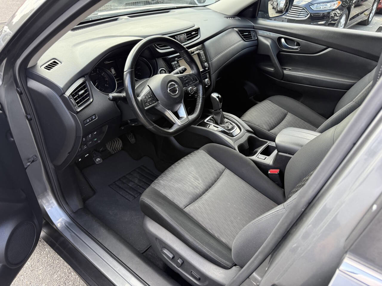 Used 2017 Nissan Rogue SV w/ SV Premium Package image 8