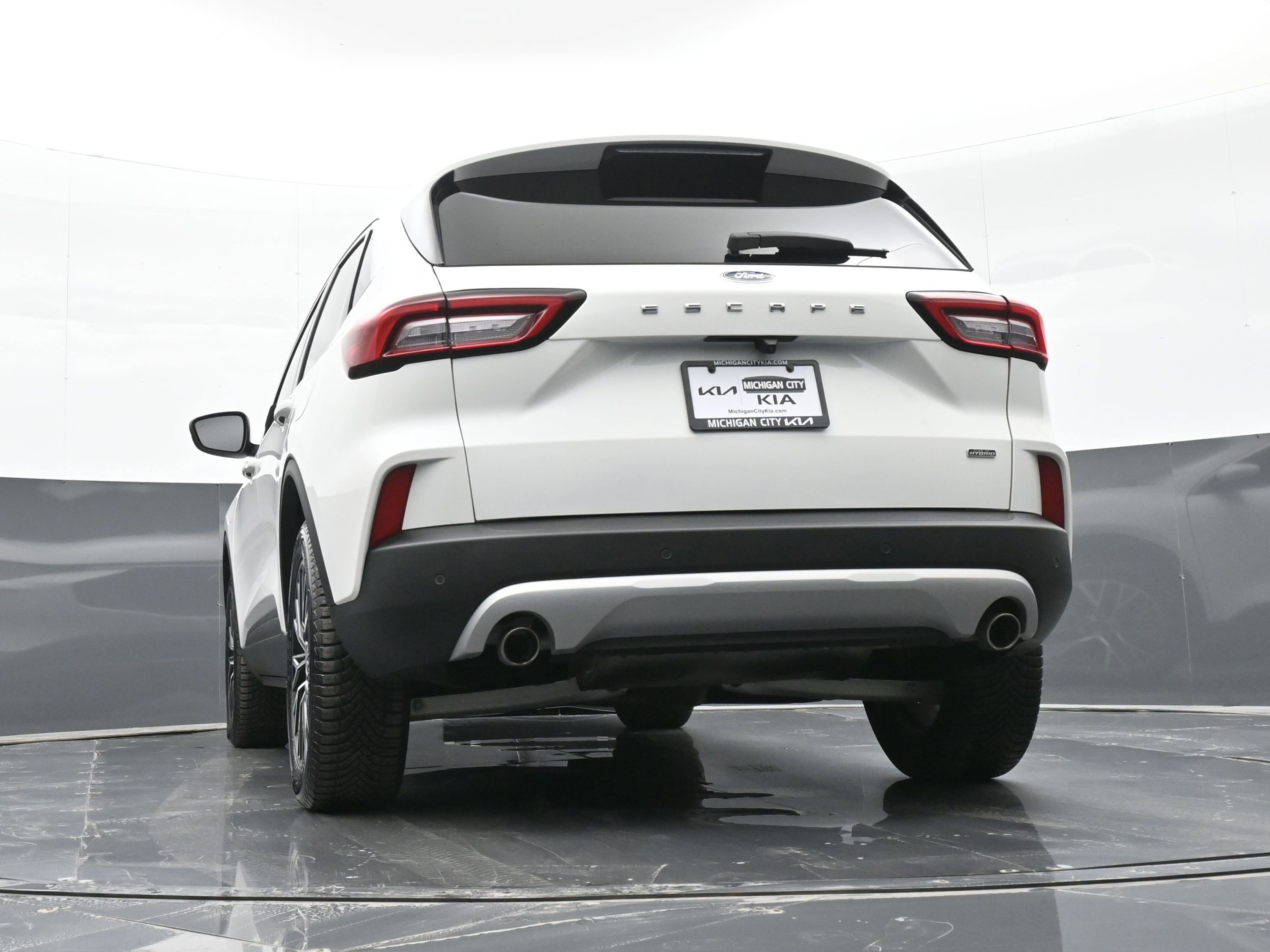 Used 2023 Ford Escape SE image 42