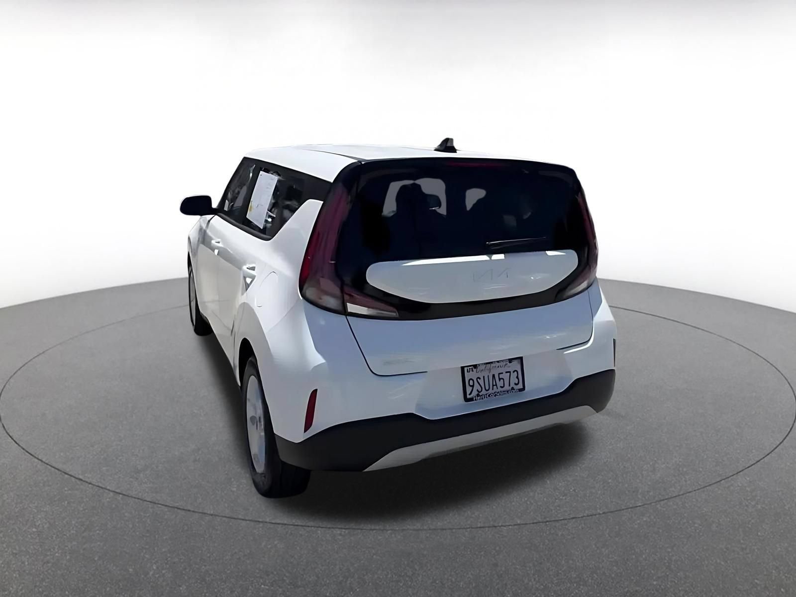Used 2025 Kia Soul LX w/ LX Technology Package FWD image 11