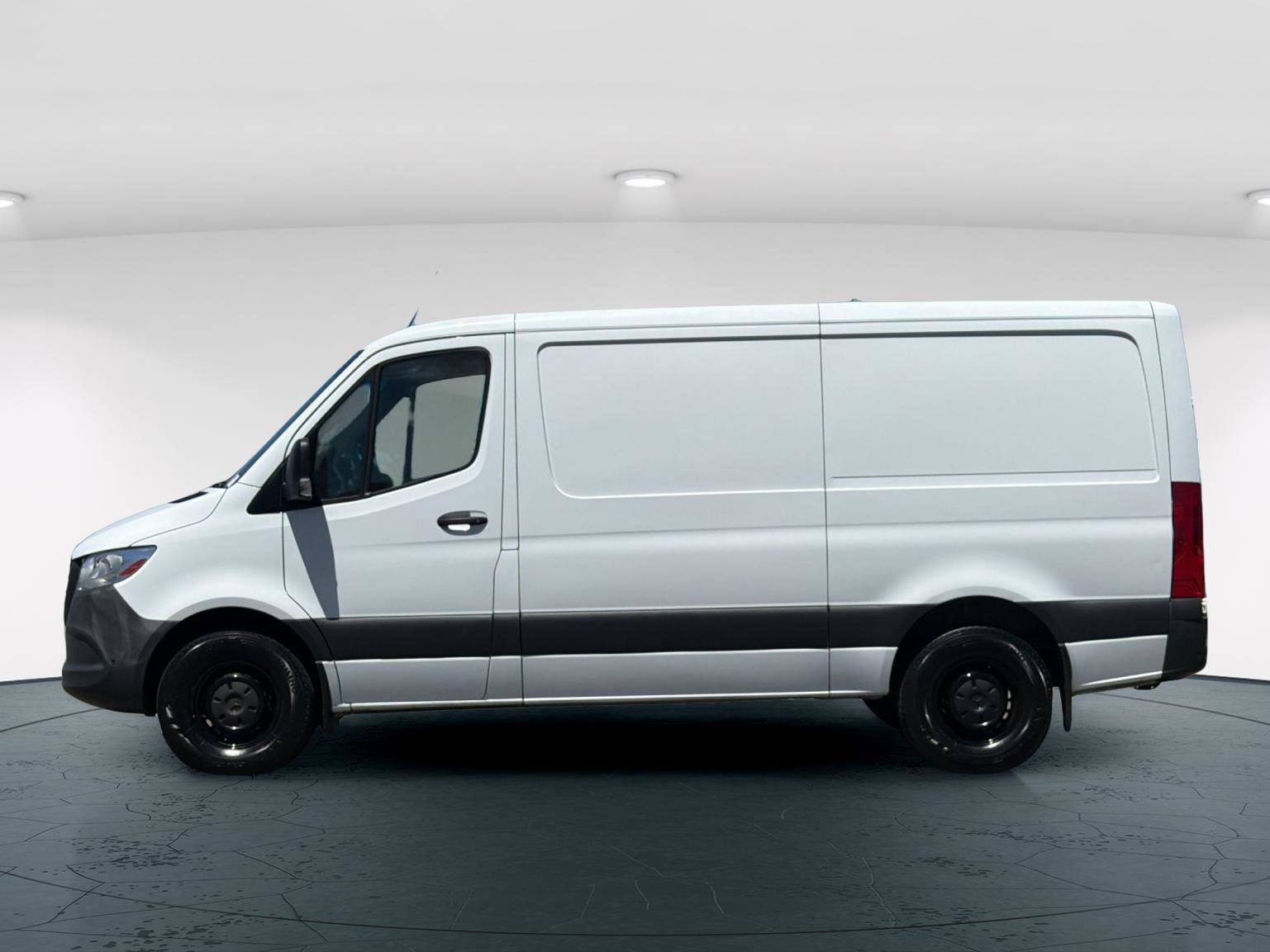 Used 2021 Mercedes-Benz Sprinter 2500 image 4