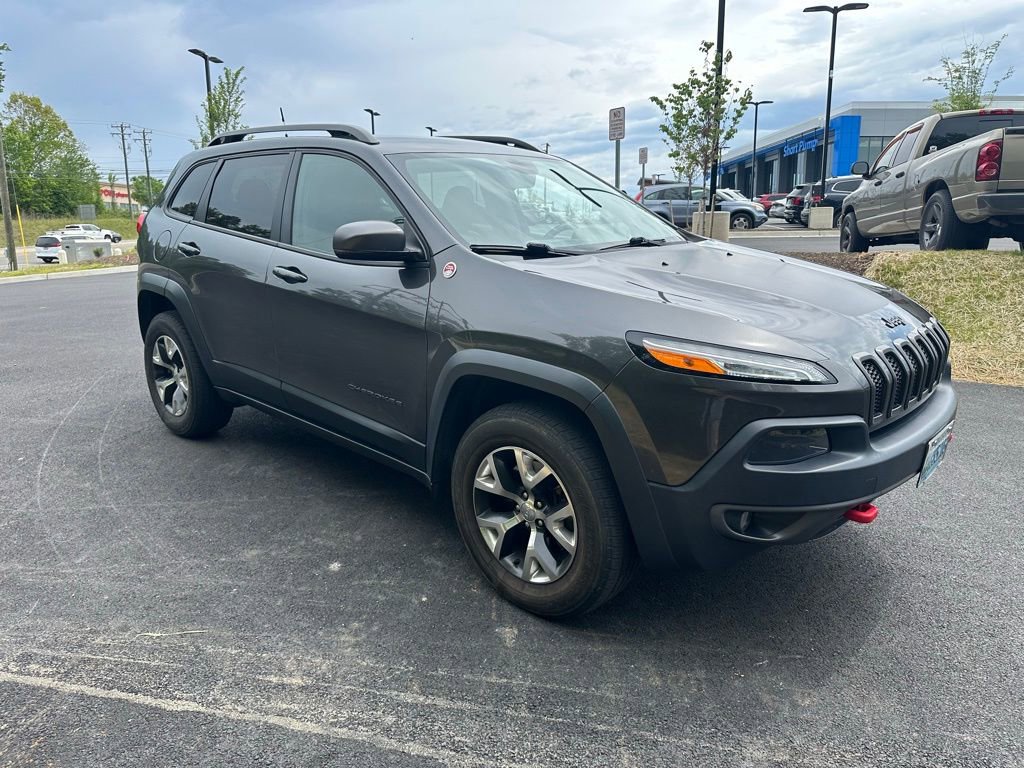 Used 2017 Jeep Cherokee Trailhawk AWD/4WD image 2