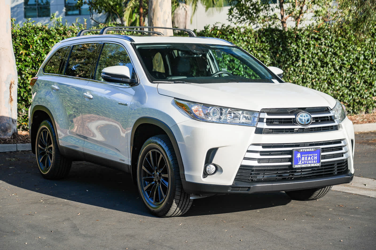 Used 2019 Toyota Highlander XLE w/ Carpet Mat Package (TMS) AWD/4WD image 5