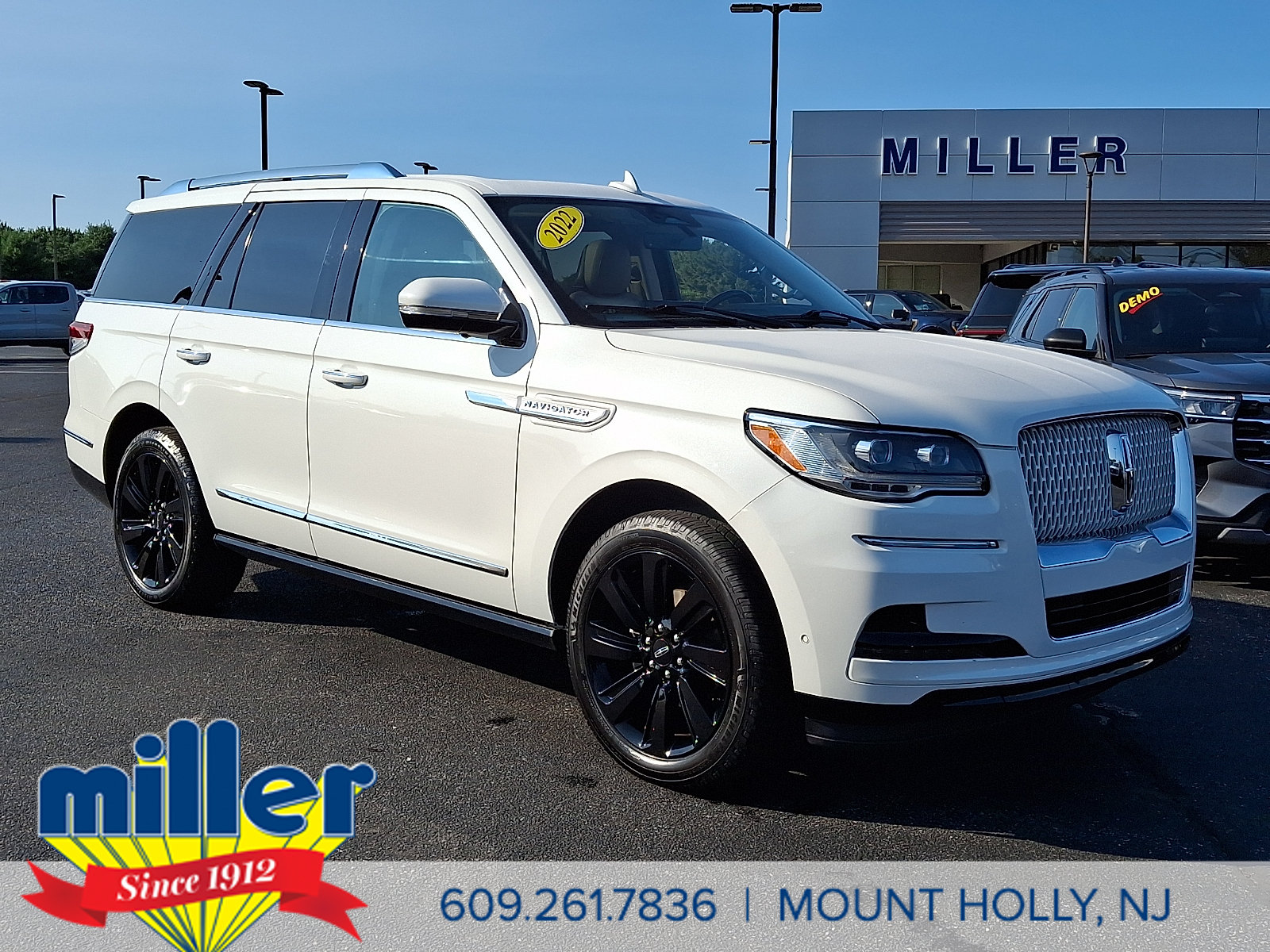 Used 2022 Lincoln Navigator Reserve w/ Monochromatic Package AWD/4WD image 1
