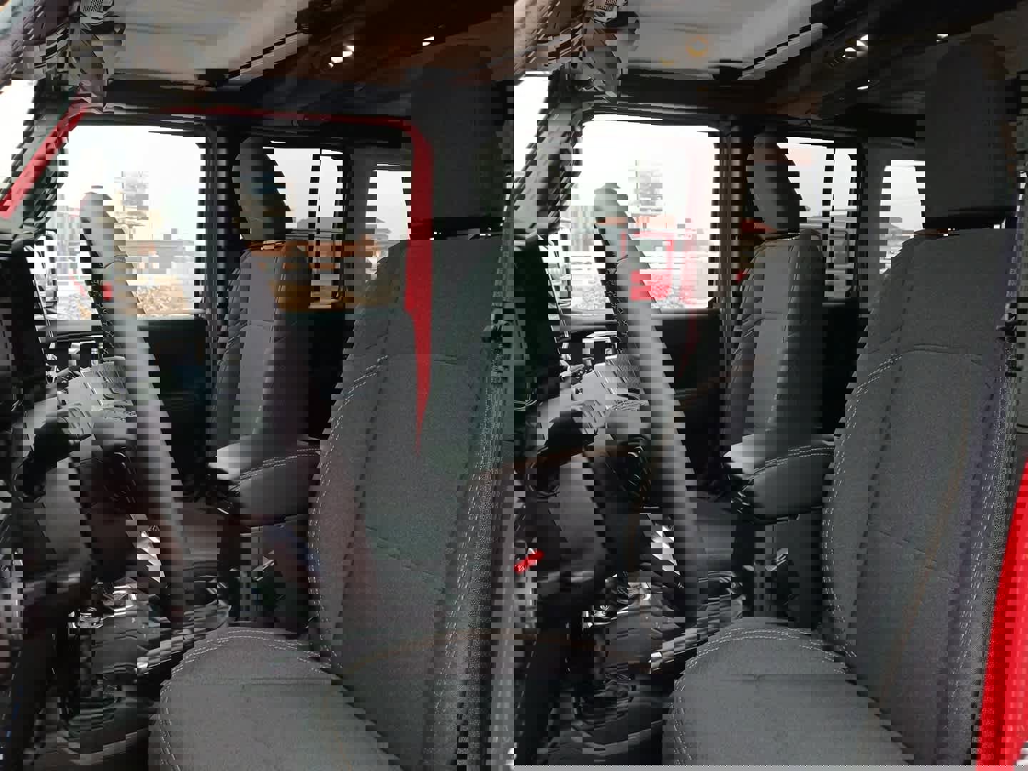 Used 2025 Jeep Wrangler Sahara image 25