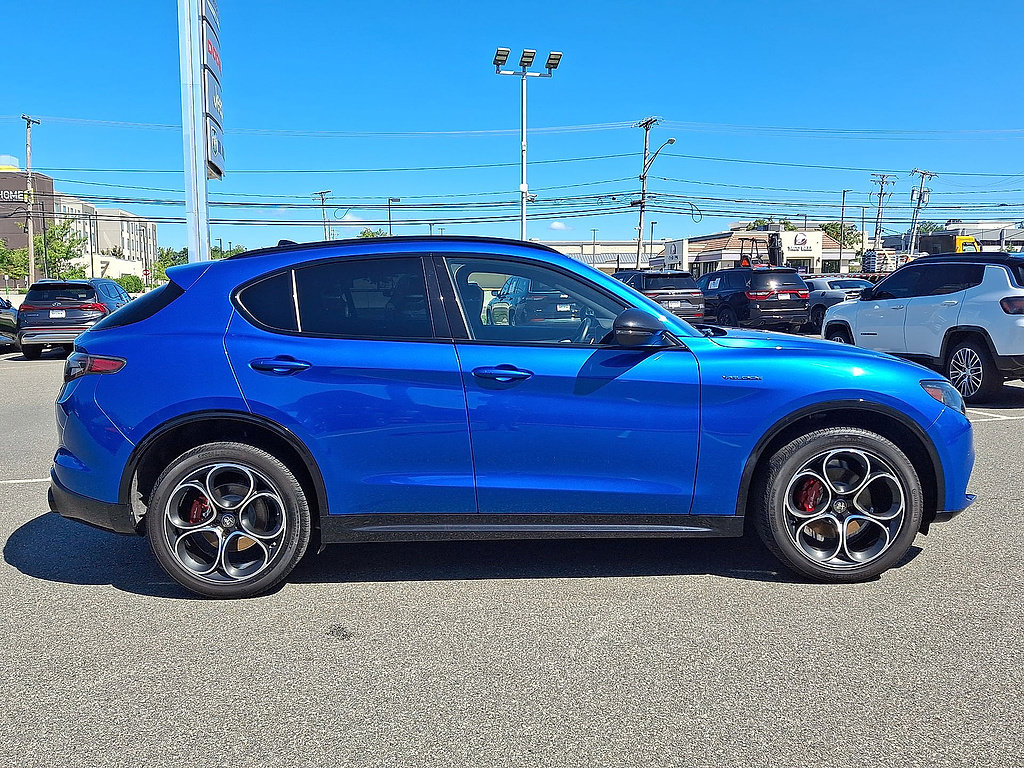 Used 2024 Alfa Romeo Stelvio Veloce AWD/4WD image 32