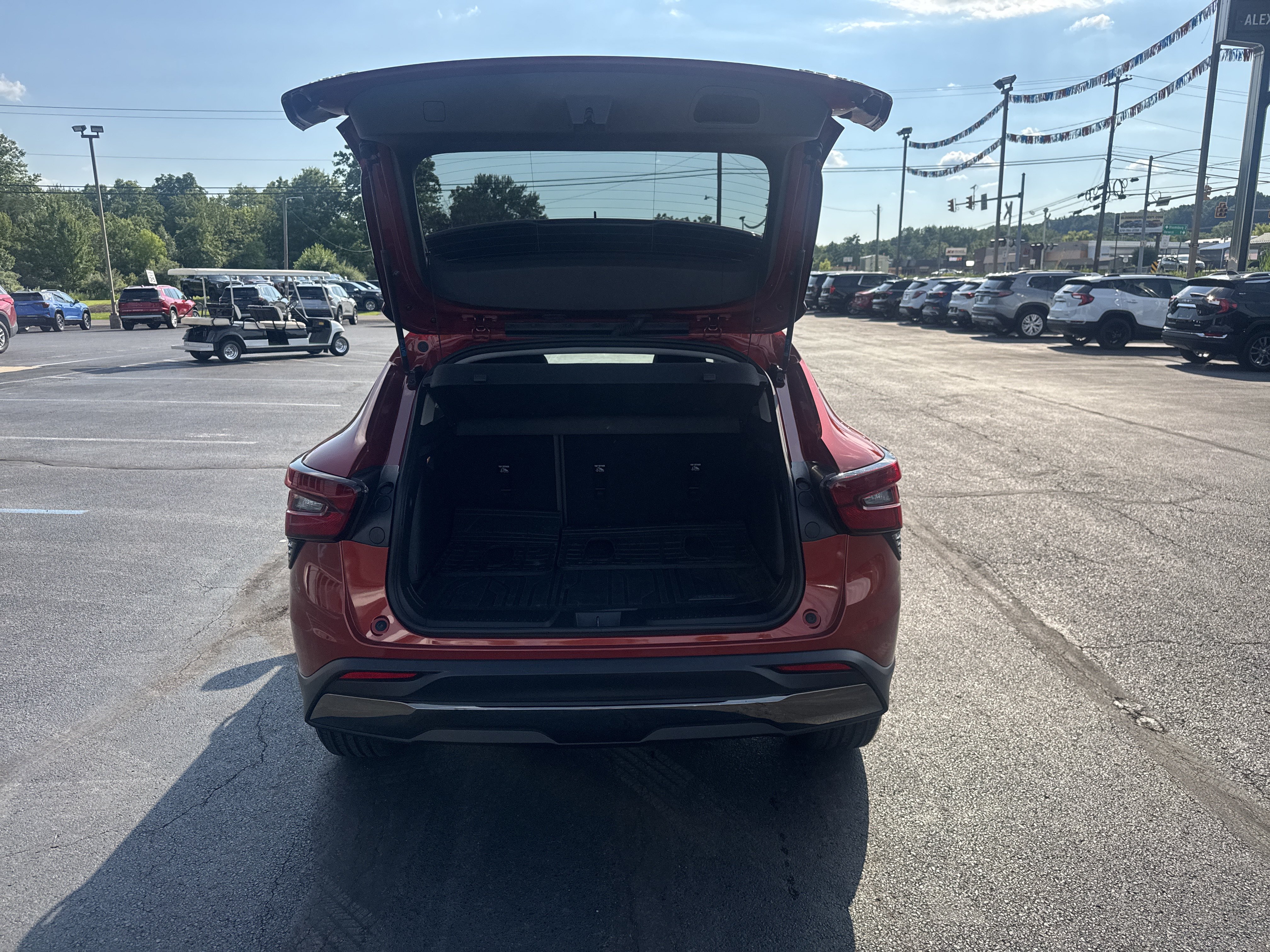 Used 2024 Chevrolet Trax ACTIV w/ Sunroof Package FWD image 5