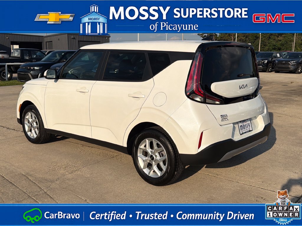 Used 2025 Kia Soul LX w/ LX Technology Package FWD image 4