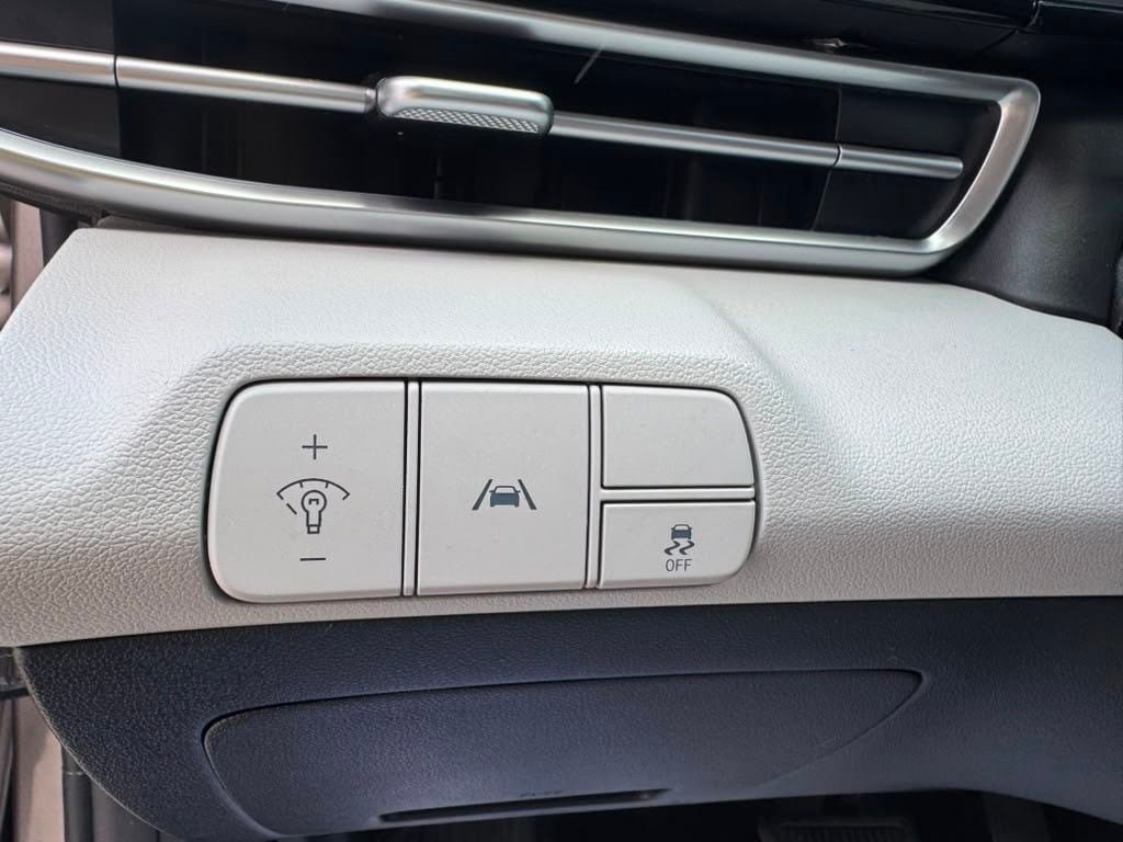 Certified 2023 Hyundai Elantra Limited FWD image 14