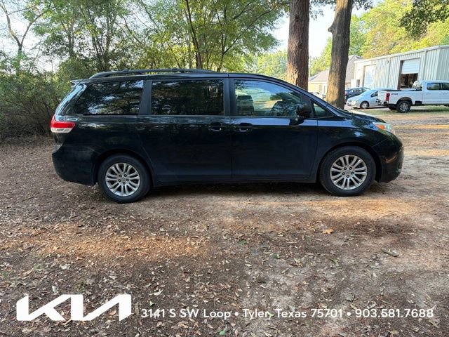 Used 2014 Toyota Sienna XLE FWD image 11