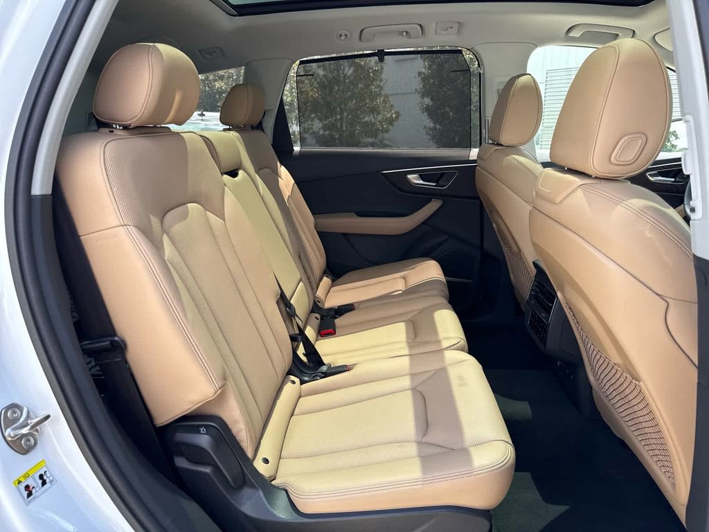 Used 2025 Audi Q7 3.0T Prestige image 19