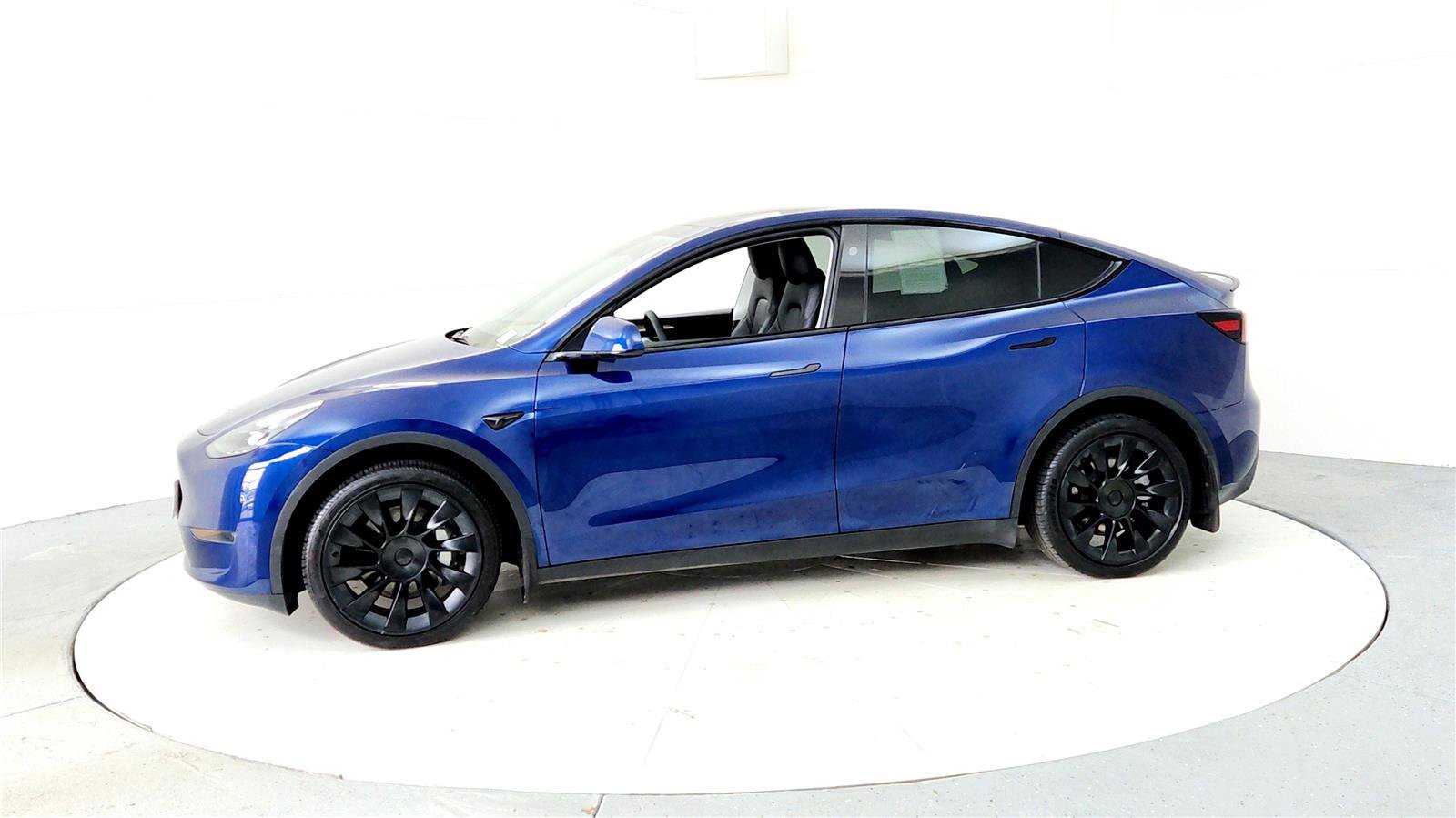 Used 2024 Tesla Model Y Long Range image 3
