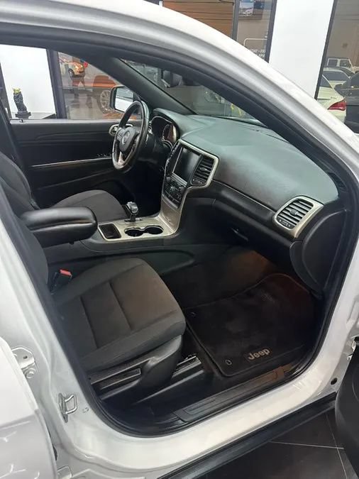 Used 2014 Jeep Grand Cherokee Laredo w/ 18" Wheel & 8.4" Radio Group AWD/4WD image 10