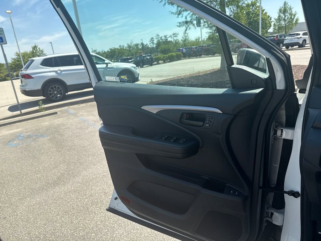 Used 2023 Honda Passport EX-L image 17