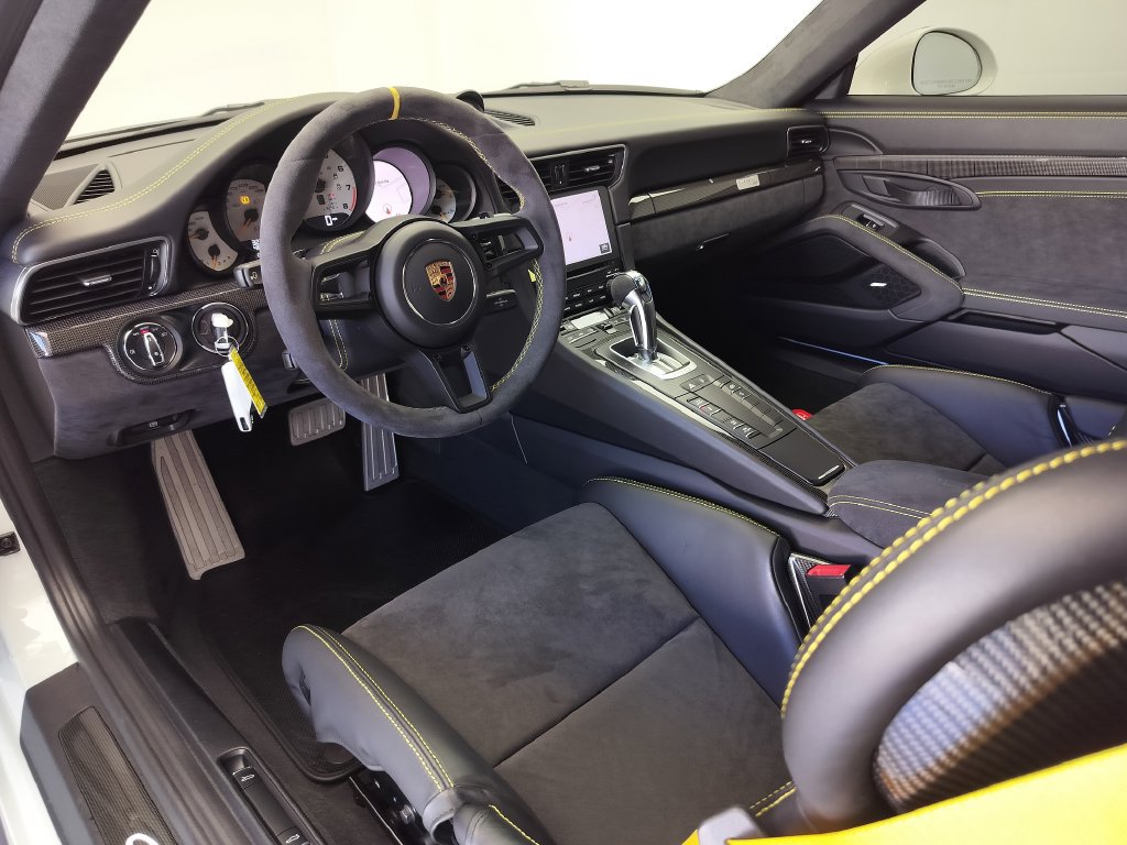 Used 2018 Porsche 911 GT2 RS RWD image 4