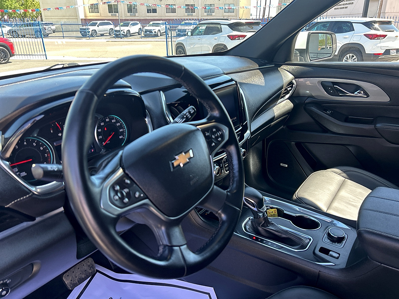 Used 2023 Chevrolet Traverse LT w/ LT Premium Package FWD image 8