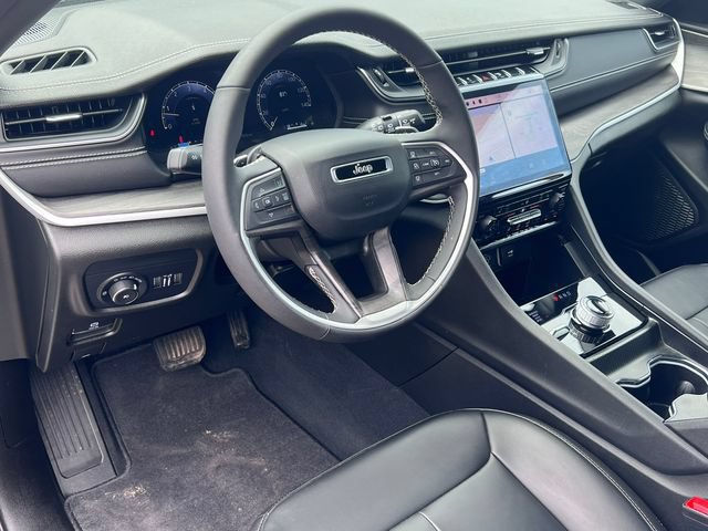 Used 2024 Jeep Grand Cherokee Limited AWD/4WD image 16