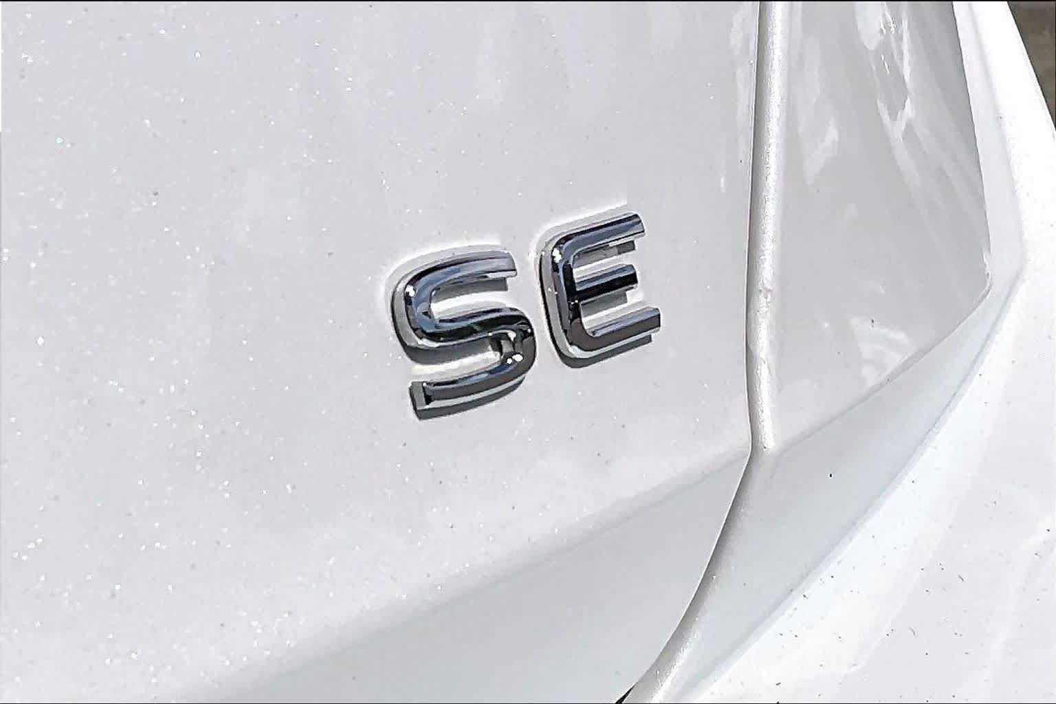 Used 2024 Volkswagen Jetta SE FWD image 9
