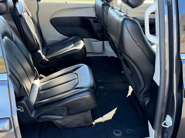 Used 2023 Chrysler Pacifica Touring-L image 24