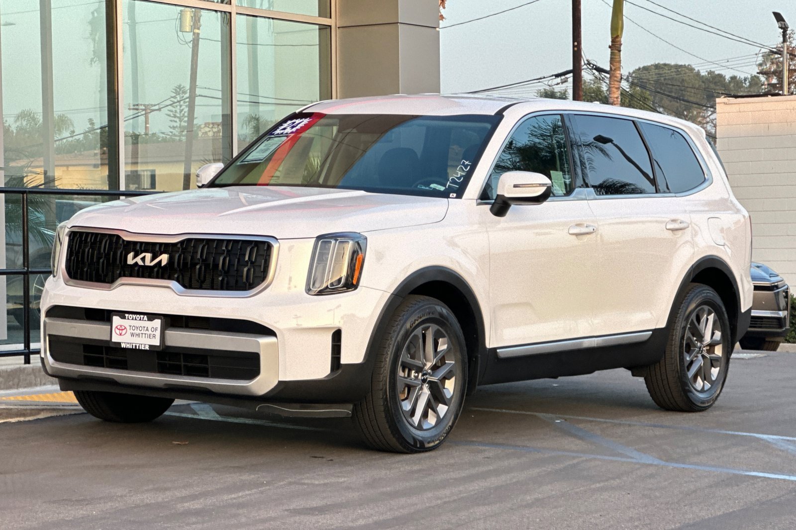 Used 2024 Kia Telluride LX image 9