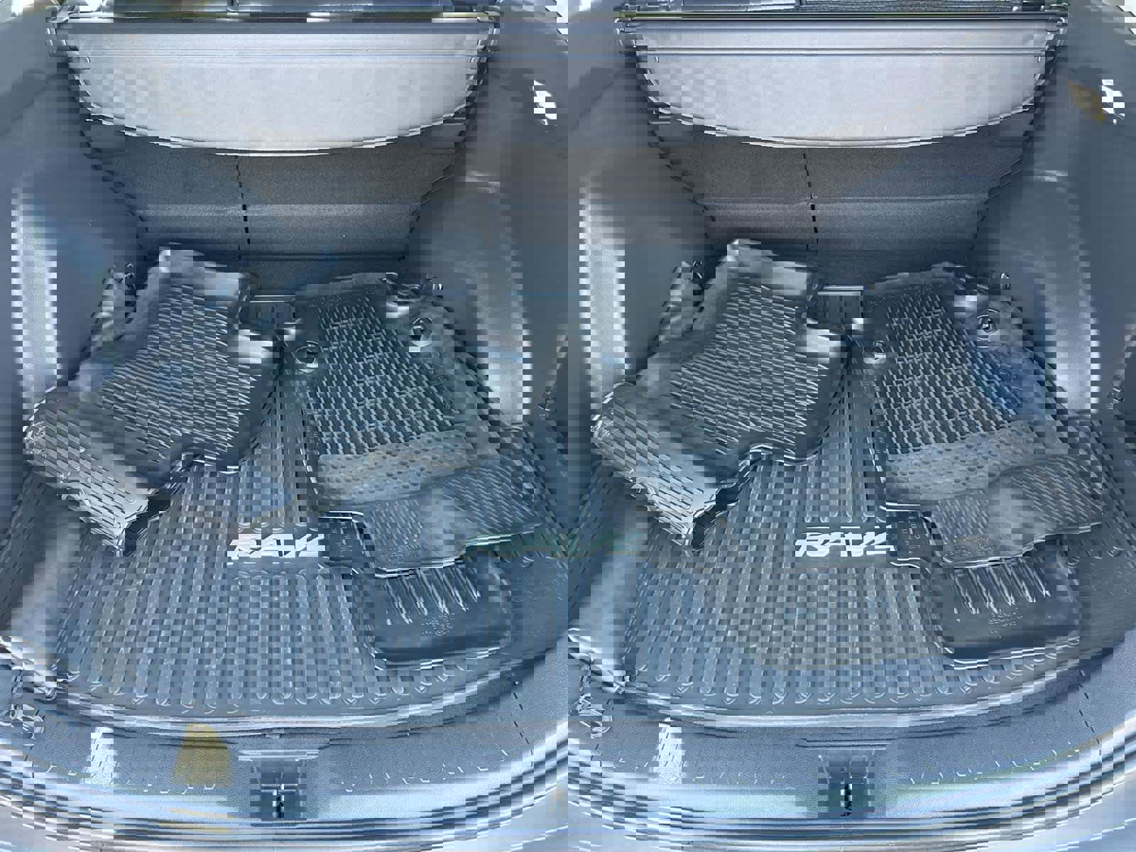 Used 2025 Toyota RAV4 XLE Premium image 20