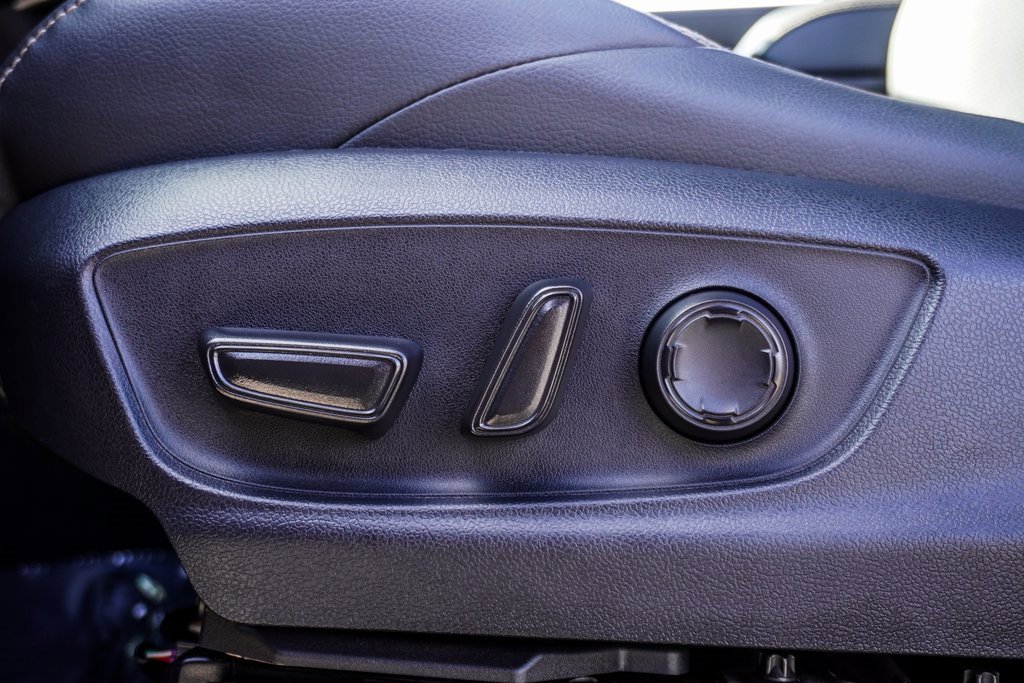 Used 2025 Toyota Tacoma Limited image 7