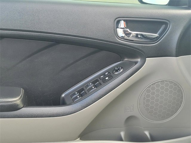 Used 2016 Kia Forte LX image 11