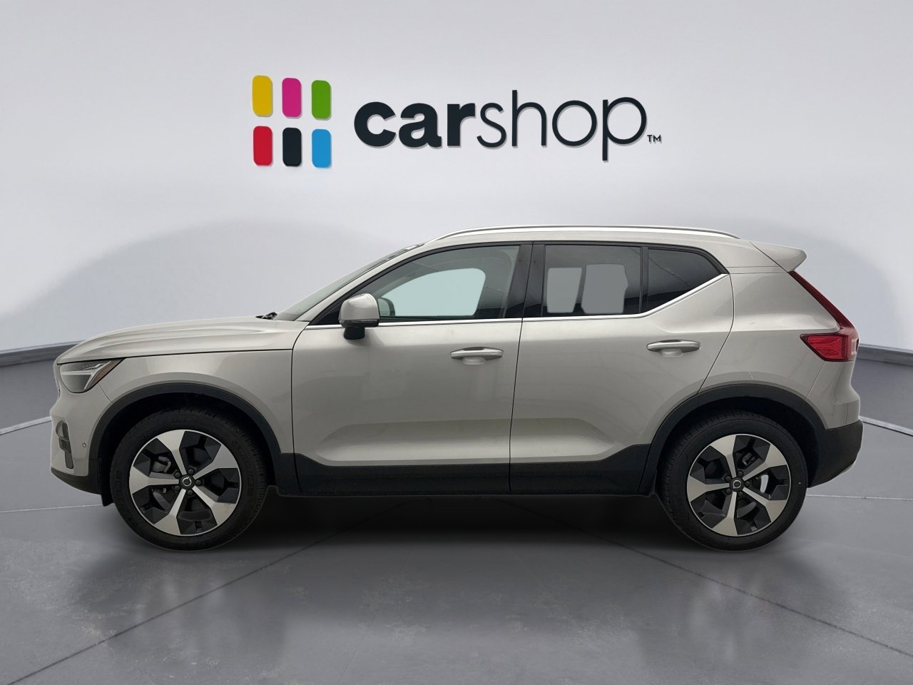 Used 2025 Volvo XC40 B5 Plus AWD/4WD image 2
