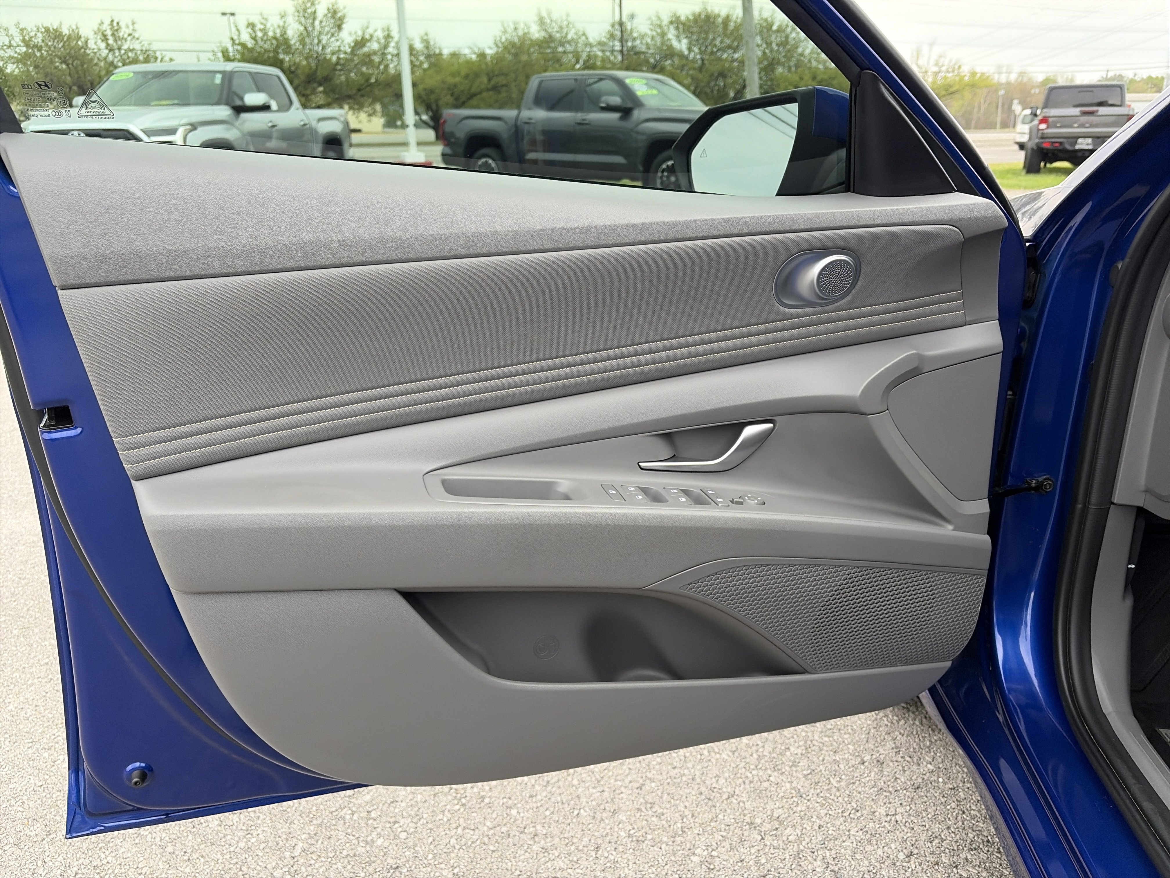 Used 2023 Hyundai Elantra SEL w/ Convenience Package image 11