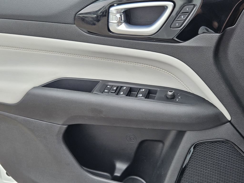 Used 2025 Jeep Compass Limited w/ Elite Group image 17