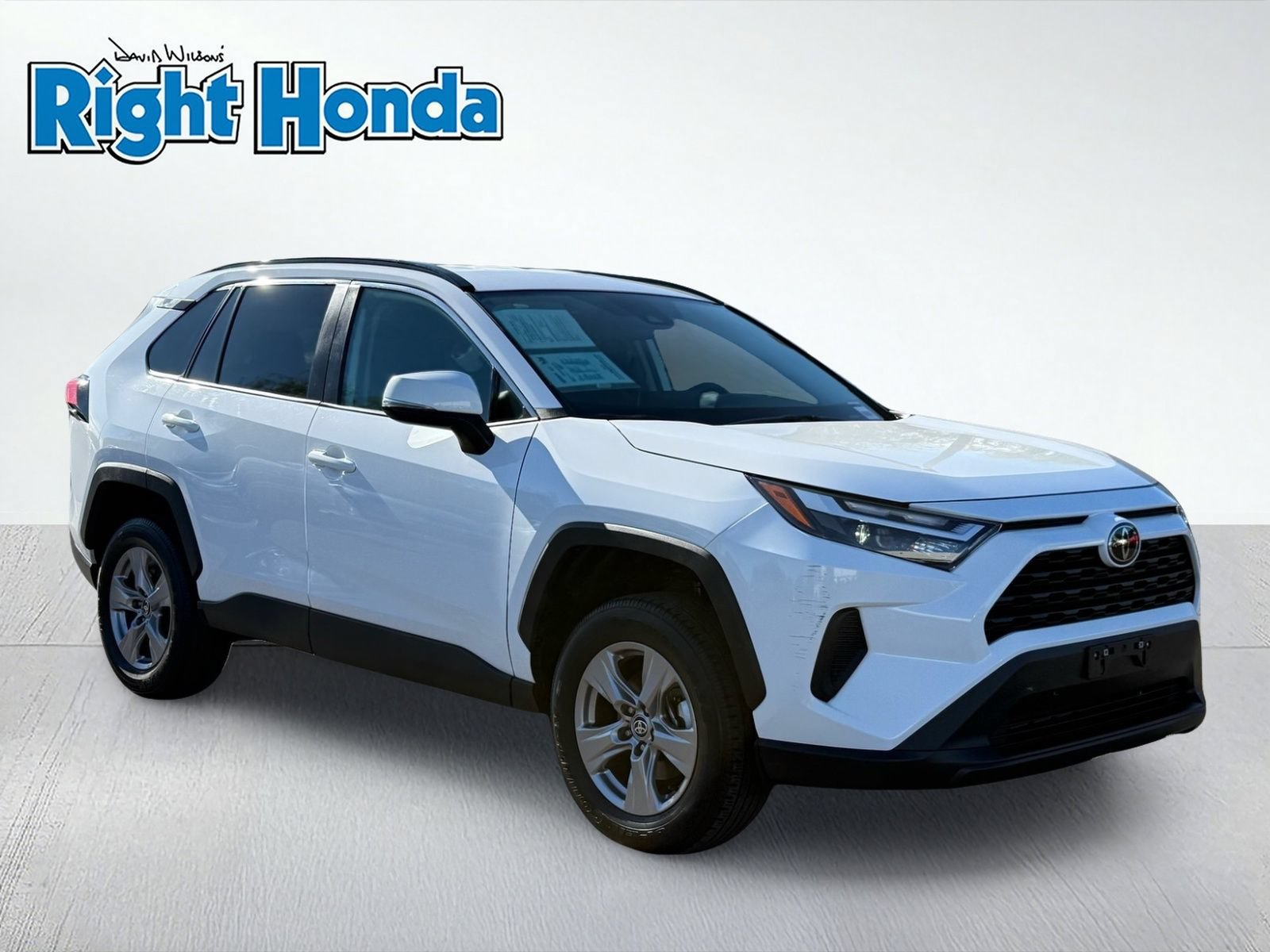 Used 2025 Toyota RAV4 XLE AWD/4WD image 10
