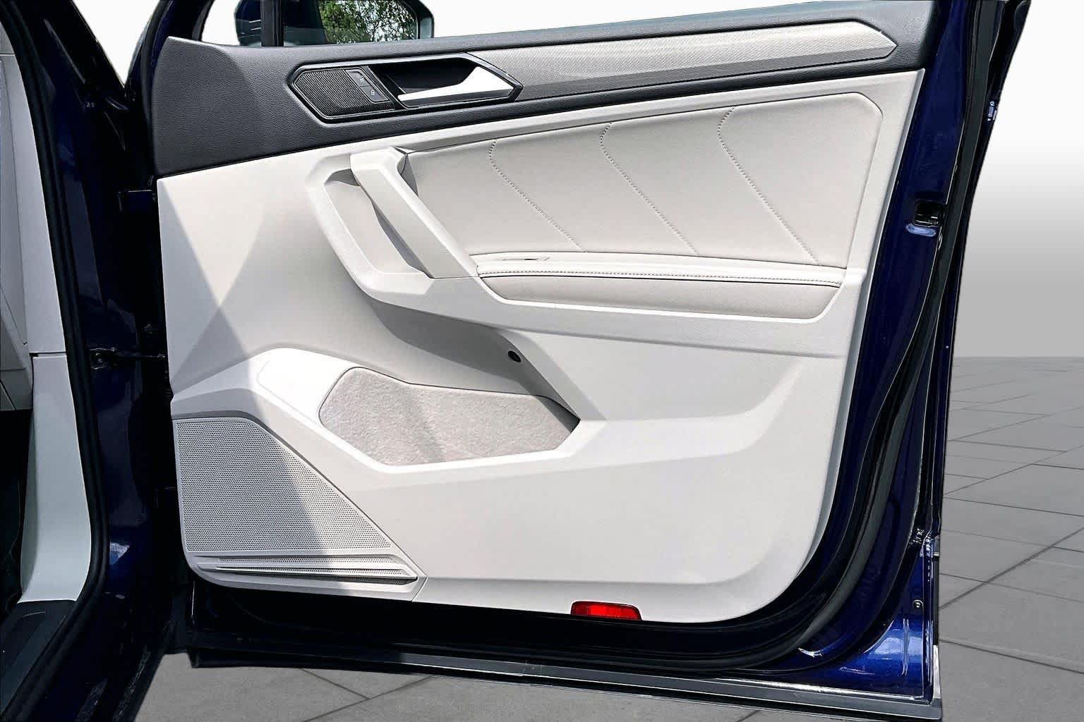 Used 2022 Volkswagen Tiguan SE AWD/4WD image 23