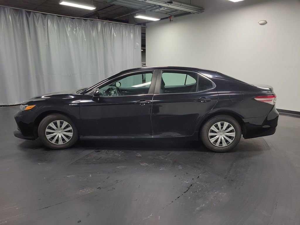 Used 2018 Toyota Camry LE image 5