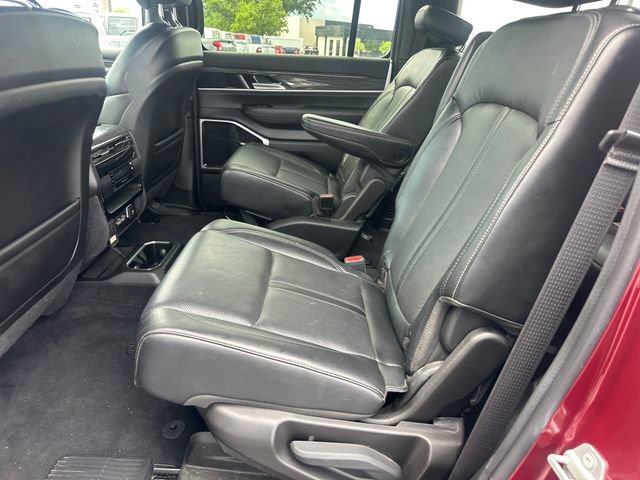 Used 2022 Jeep Wagoneer Series III w/ Premium Group I AWD/4WD image 16