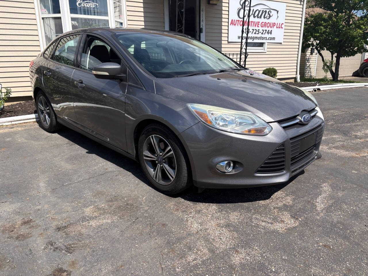 Used 2014 Ford Focus SE w/ SE Sport Package FWD image 5
