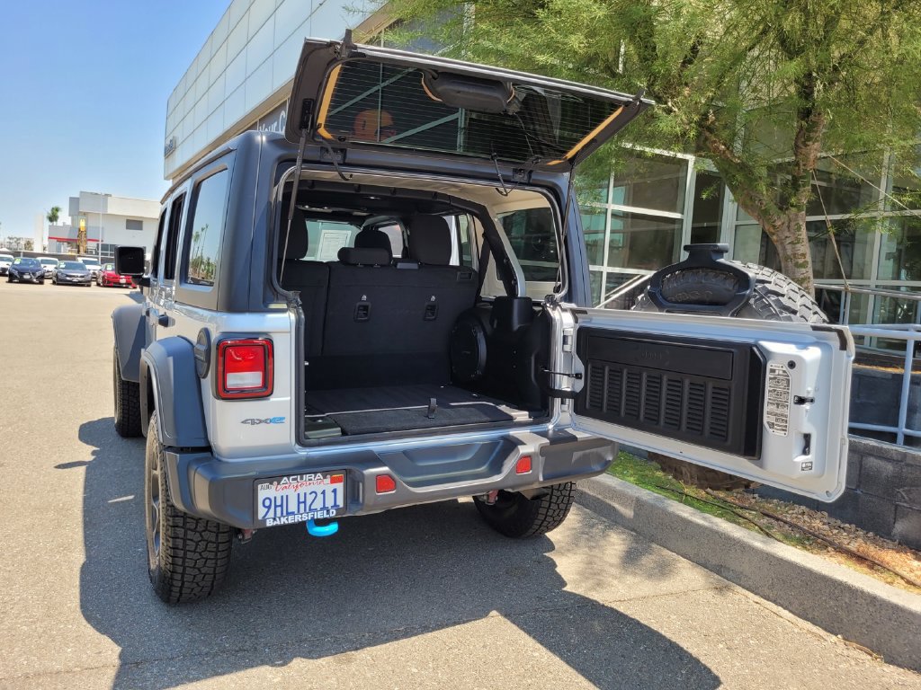 Used 2023 Jeep Wrangler Unlimited AWD/4WD image 35